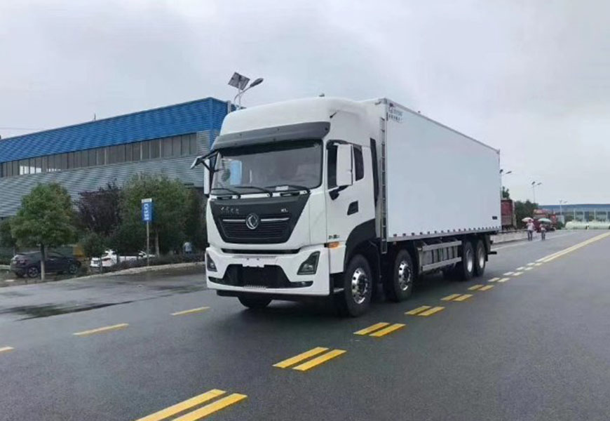 國六東風天龍前四后八冷藏車