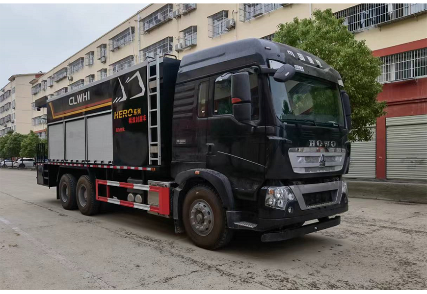重汽豪沃后雙橋公路養護稀漿封層車